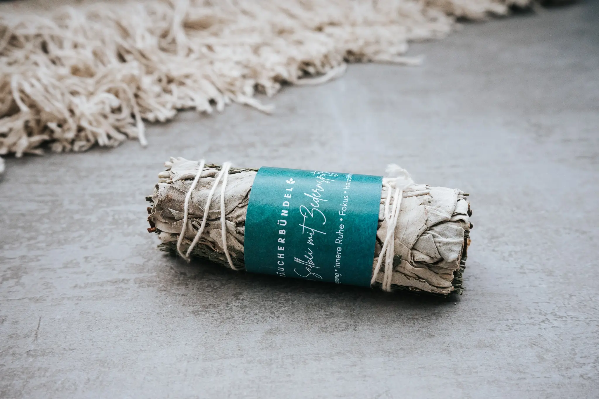 Räucherbündel Weißer Salbei & Zedernspitzen Räucherbündel Weißer Salbei & Zedernspitzen